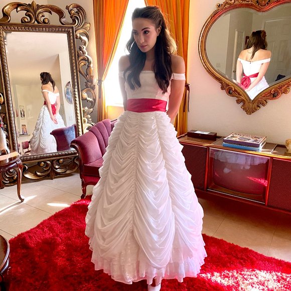 Vintage White Layered Ball Gown Wedding Dress - Picture 3 of 17